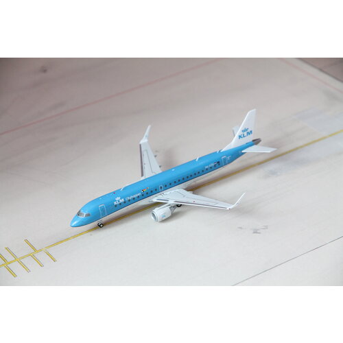 JC Wings 1:200 KLM "Progress Pride" Embraer ERJ190